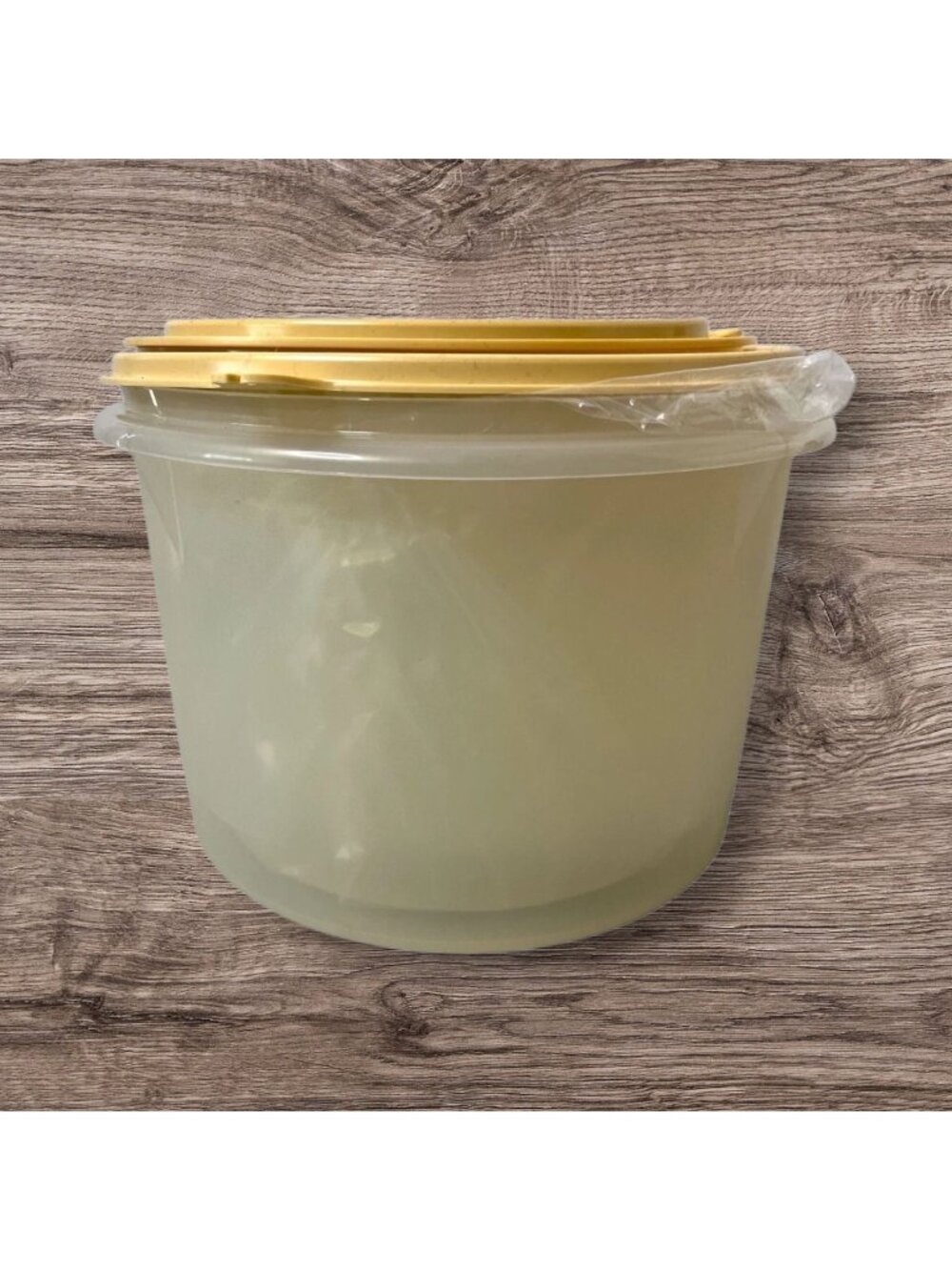 Vintage Set of 3 Tupperware Classic Round Canisters Sheer Stacking 266 265 264